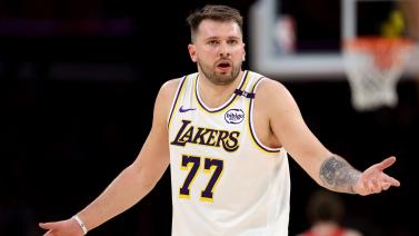 意大利上一场参加世界杯的首发11人：6人已退役，2人无球队